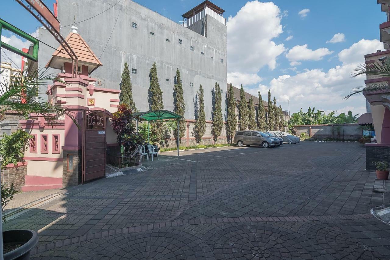 Reddoorz Near Setrasari Mall 2 Bandung Exteriör bild