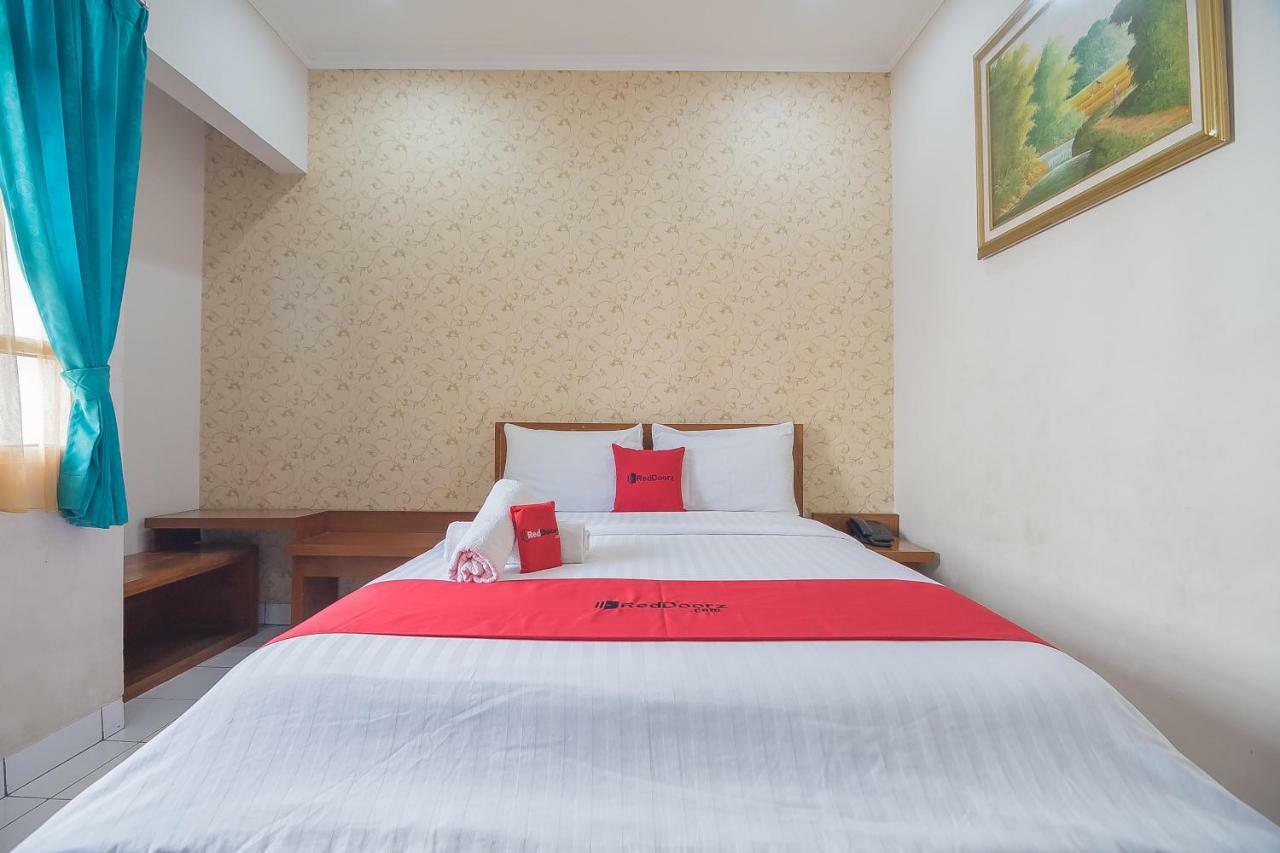 Reddoorz Near Setrasari Mall 2 Bandung Exteriör bild